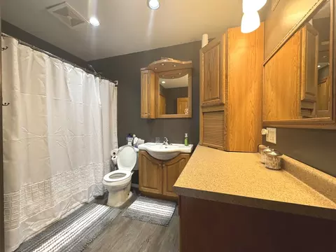 Bath - 575 E 5th Ave, Clifton, IL 60927 photo 1 of 2