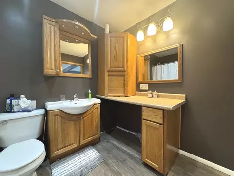 Bath - 575 E 5th Ave, Clifton, IL 60927 photo 2 of 2