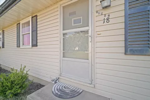 10902 Jane Ln, Bloomington, IL 61705 photo 2