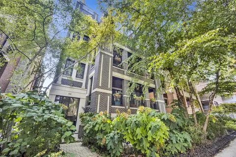 841 W Bradley Pl #3R, Chicago, IL 60613