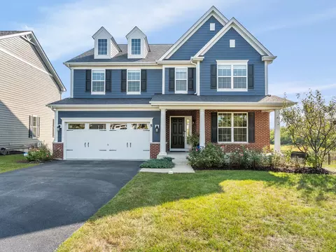 5 Anne Cir, Lemont, IL 60439
