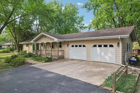 14420 Pleasant Valley Rd, Woodstock, IL 60098