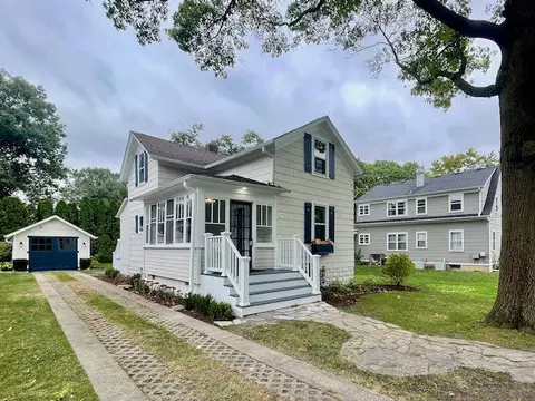 509 Peyton St, Geneva, IL 60134