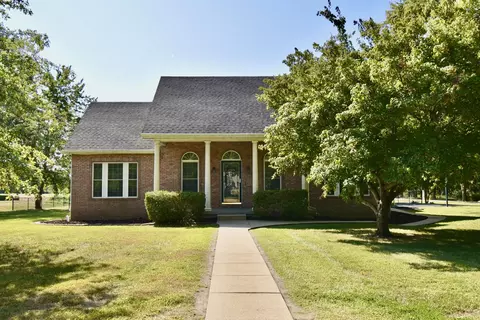 385 Secretariat Pl, Mount Zion, IL 62549