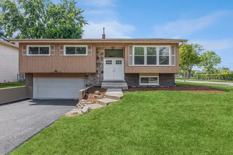 1620 N Burning Bush Ln, Mount Prospect, IL 60056