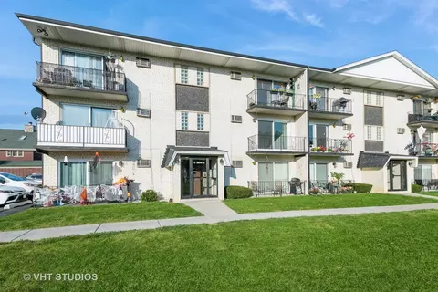 7102 W 107th St #2B, Worth, IL 60482