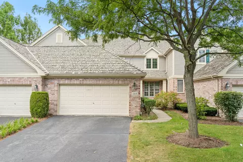 2818 Pawnee Cir, Glenview, IL 60026