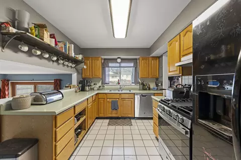 2004 E Cayuga Ln, Mount Prospect, IL 60056 photo 6