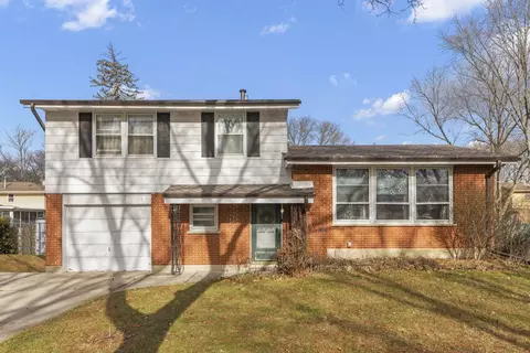 2004 E Cayuga Ln, Mount Prospect, IL 60056