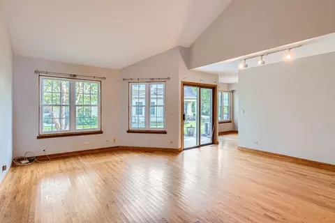 706 Dorset Cir, Wheeling, IL 60090 photo 2