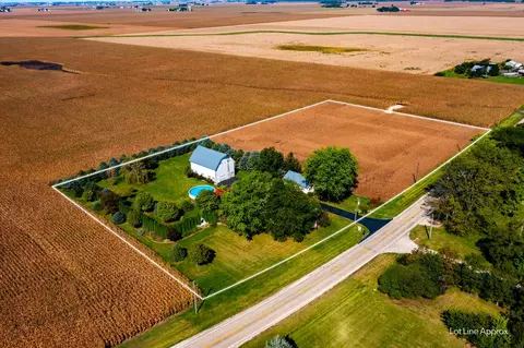 6165 E Sandwich Rd, Big Rock, IL 60511