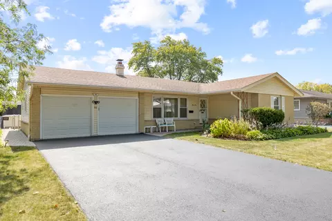 91 Keswick Rd, Elk Grove Village, IL 60007