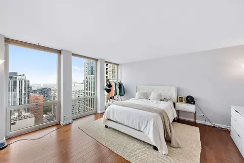 111 E Chestnut St #40D, Chicago, IL 60611 photo 9