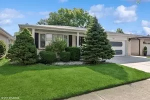 6915 N Waukesha Ave, Chicago, IL 60646