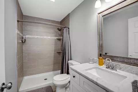 Bath - 25918 Derby Dr, Monee, IL 60449 photo 2 of 3