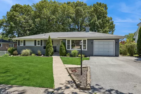 9309 S 83rd Ct, Hickory Hills, IL 60457