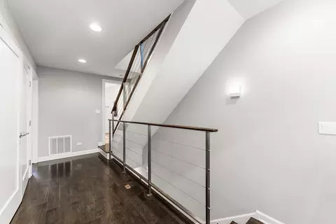 Entry Way - 1304 N Sutton Pl, Chicago, IL 60610 photo 2 of 3