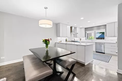 Dining - 1304 N Sutton Pl, Chicago, IL 60610 photo 2 of 3