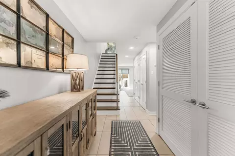Entry Way - 1304 N Sutton Pl, Chicago, IL 60610 photo 1 of 3