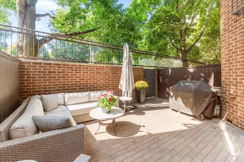 Exterior - 1304 N Sutton Pl, Chicago, IL 60610 photo 4 of 5