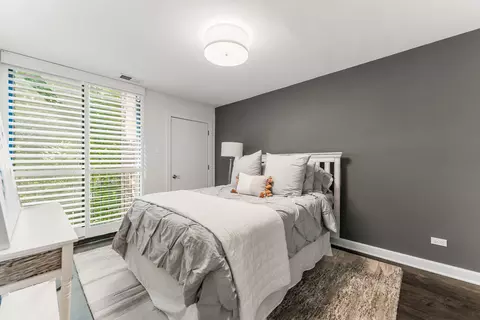 Bedroom - 1304 N Sutton Pl, Chicago, IL 60610 photo 3 of 3