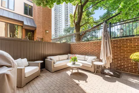 Exterior - 1304 N Sutton Pl, Chicago, IL 60610 photo 3 of 5