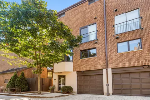 Exterior - 1304 N Sutton Pl, Chicago, IL 60610 photo 2 of 5
