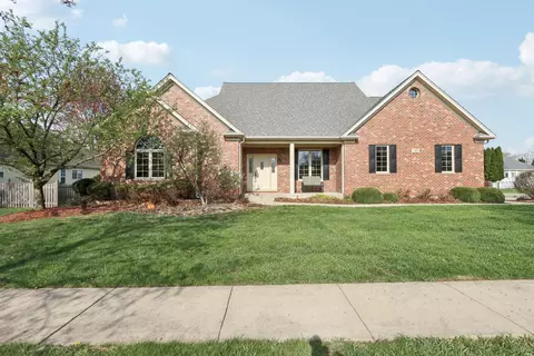 140 E Lynn St, South Elgin, IL 60177