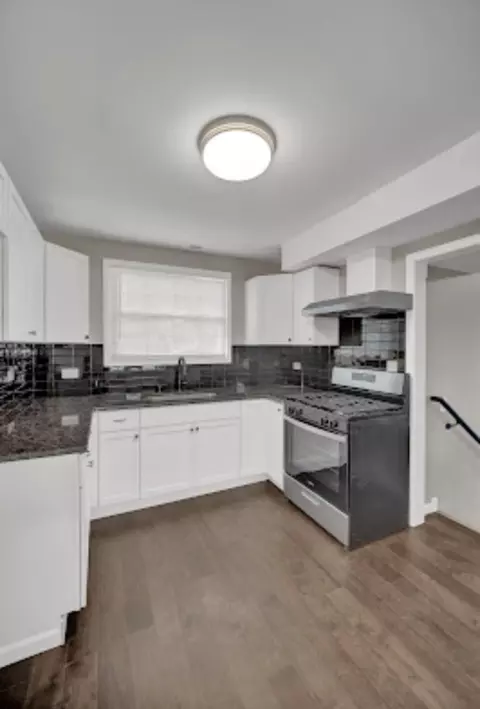 Kitchen - 3235 W 162nd St, Markham, IL 60428 photo 1 of 2