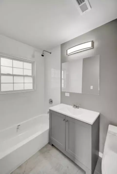 Bath - 3235 W 162nd St, Markham, IL 60428 photo 4 of 4