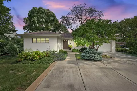 807 Stoddard Ave, Wheaton, IL 60187