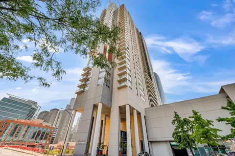 737 W Washington Blvd #2410, Chicago, IL 60661