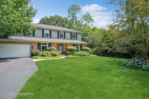 904 Shabona Ln, Wilmette, IL 60091