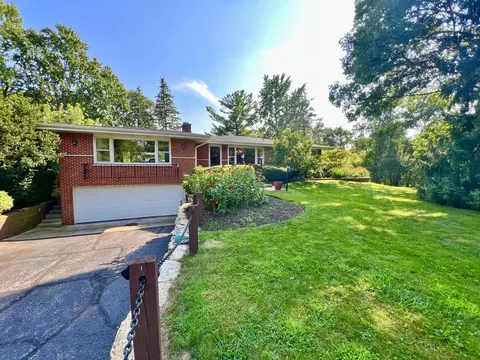 203 Bradwell Rd, Inverness, IL 60010