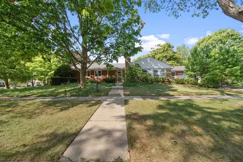 400 Lincoln Ave, Lake Bluff, IL 60044