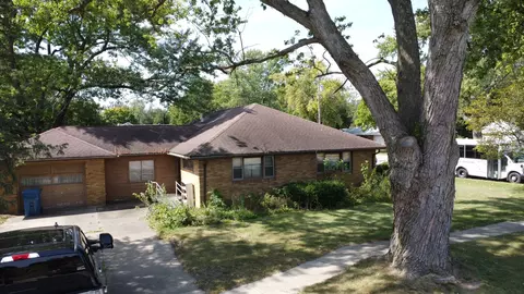 321 E Jefferson Ave, Watseka, IL 60970