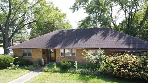321 E Jefferson Ave, Watseka, IL 60970 photo 3