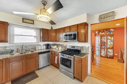 Kitchen - 3548 173rd St, Lansing, IL 60438 photo 2 of 2