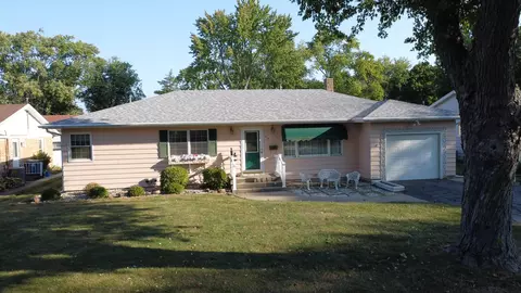 606 E Lincoln Ave, Watseka, IL 60970