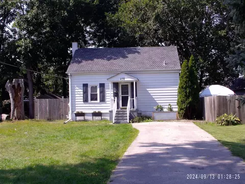 272 S Clifton Ave, Elgin, IL 60123