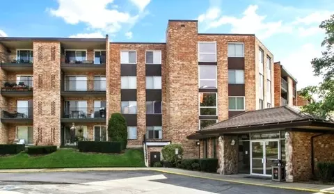 1103 S Hunt Club Dr #421, Mount Prospect, IL 60056