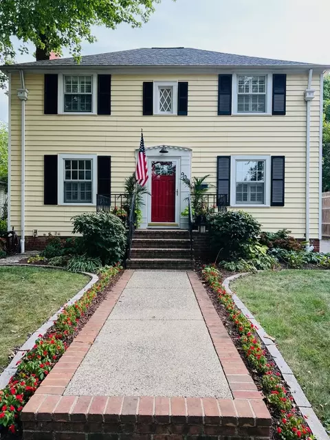 909 W Charles St, Champaign, IL 61821