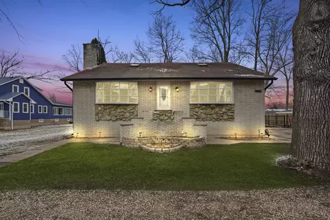 41638 N Lotus Ave, Antioch, IL 60002