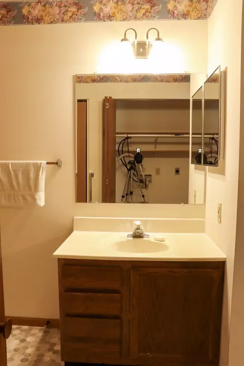 Bath - 504 Jenkran Way #1, Morrison, IL 61270 photo 2 of 4