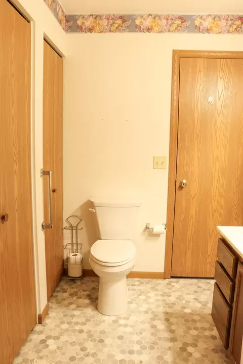 Bath - 504 Jenkran Way #1, Morrison, IL 61270 photo 1 of 4