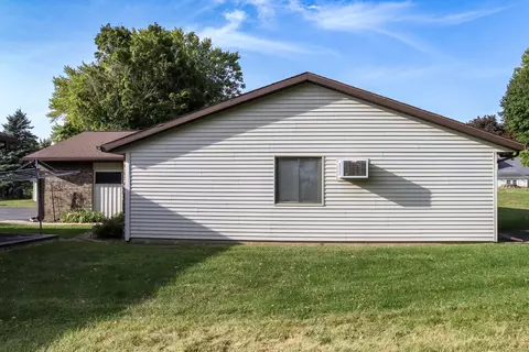 Exterior - 504 Jenkran Way #1, Morrison, IL 61270 photo 2 of 3