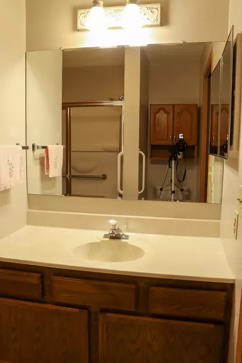 Bath - 504 Jenkran Way #1, Morrison, IL 61270 photo 4 of 4