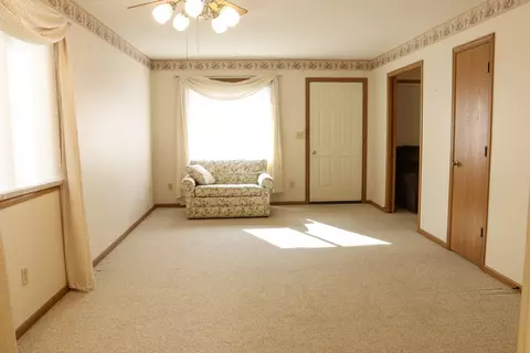 Living - 504 Jenkran Way #1, Morrison, IL 61270 photo 2 of 3