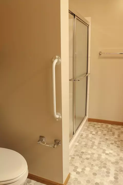 Bath - 504 Jenkran Way #1, Morrison, IL 61270 photo 3 of 4