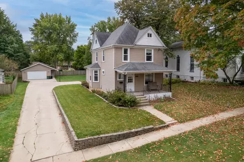 414 Elm St, Sycamore, IL 60178